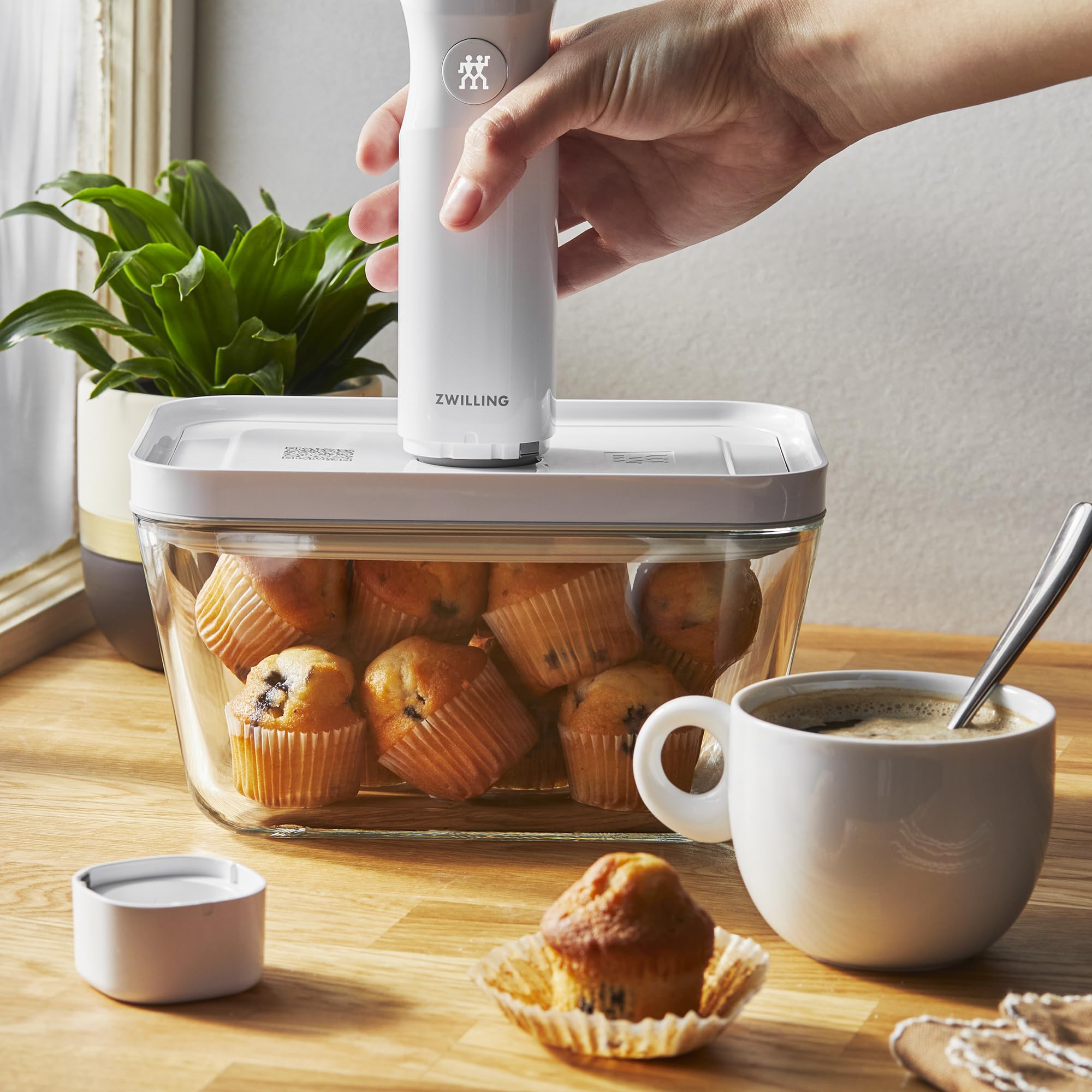 ZWILLING Fresh & Save 32pc Vacuum Starter Set, Vacuum Sealer Machine Set, Sous Vide Bags, Meal prep, Airtight Food Storage Containers Glass