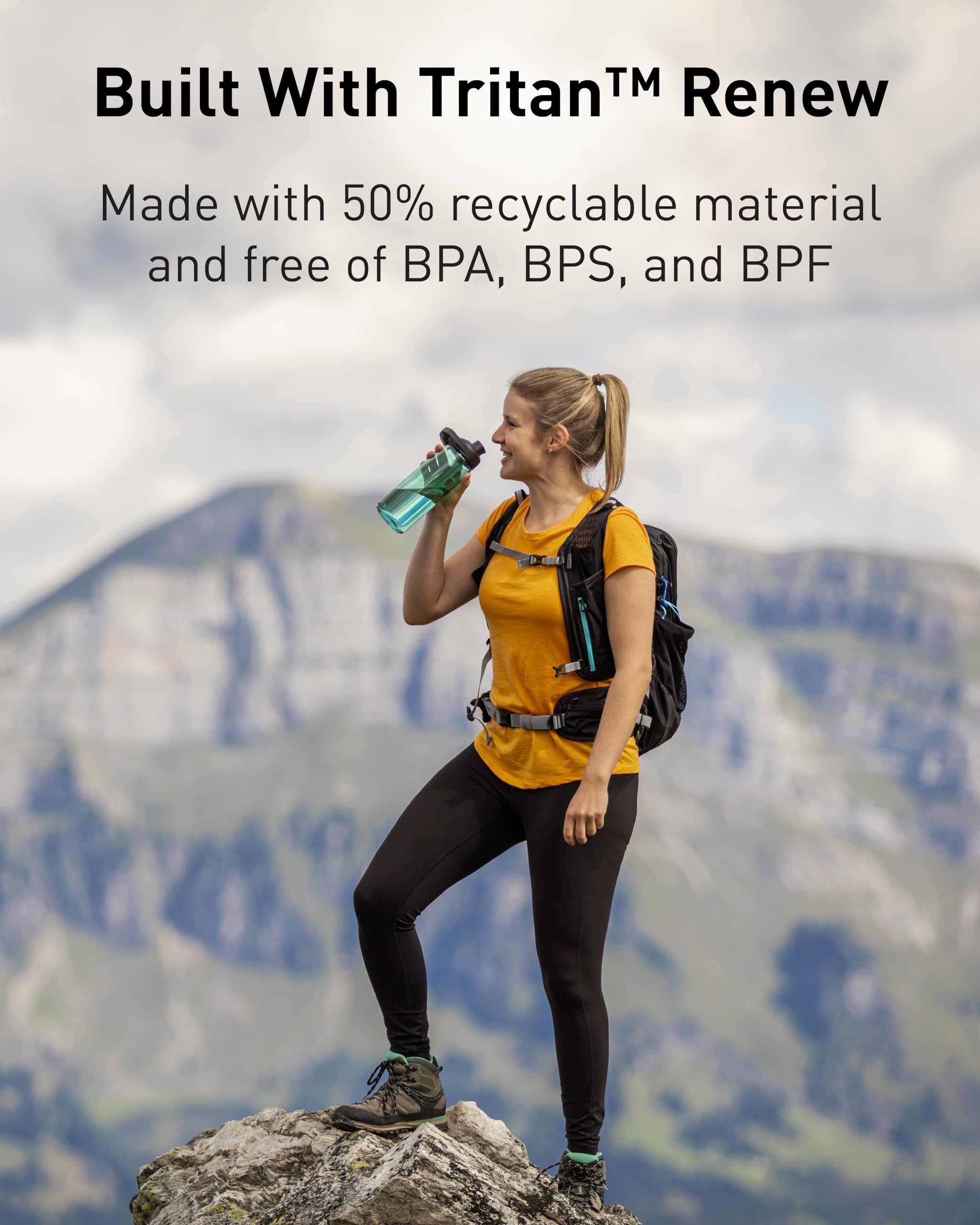 CamelBak Chute Mag BPA Free Water Bottle with Tritan Renew - Magnetic Cap Stows While Drinking, 32oz, Oxford