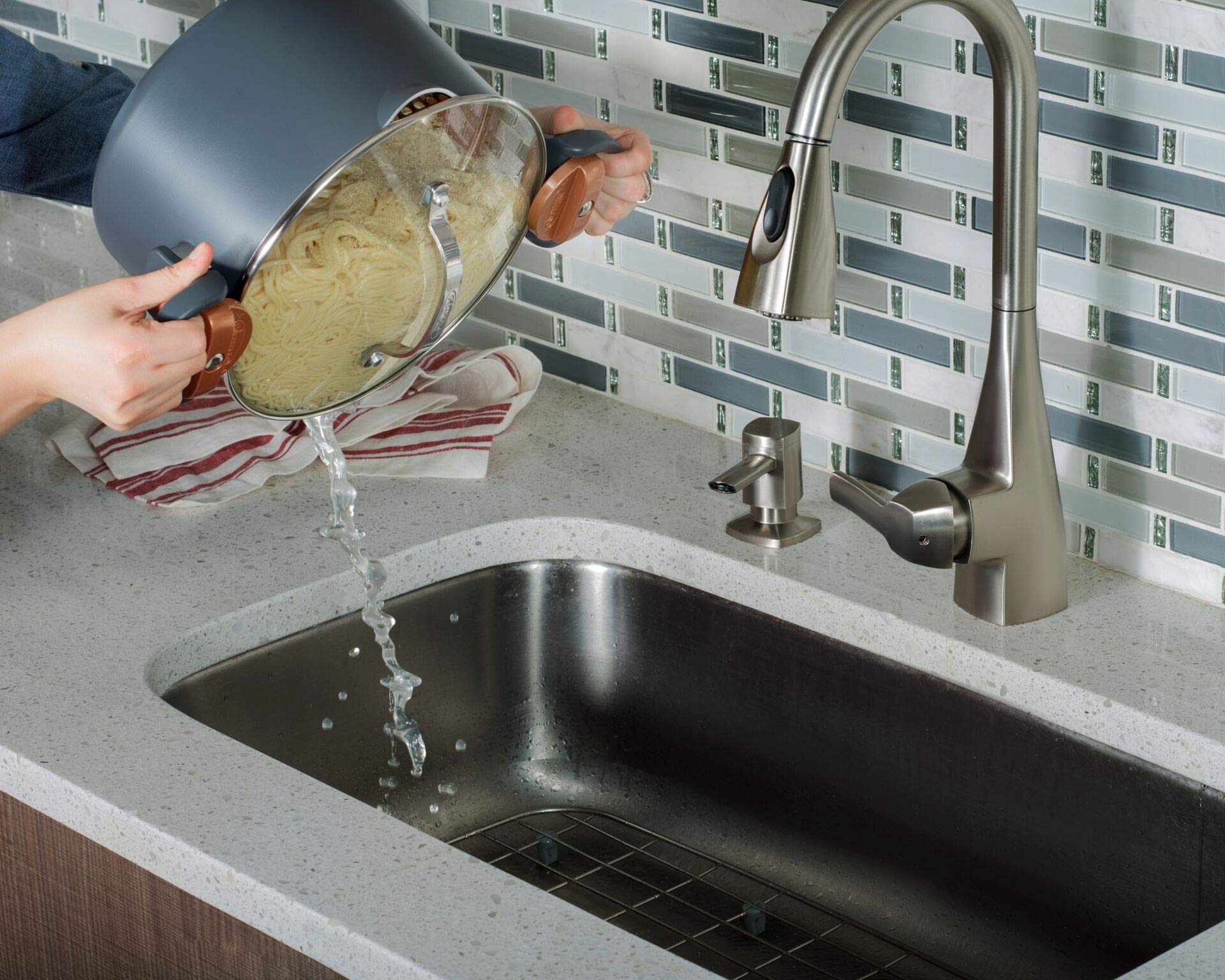 GOTHAM STEEL 5 Qt Ceramic Stock Pot Multipurpose Pasta Pot with Strainer Lid & Twist and Lock Handles, Nonstick Ceramic Pot for Soup, Spaghetti, Rice, Pots for Kitchen, Dishwasher Safe - Copper