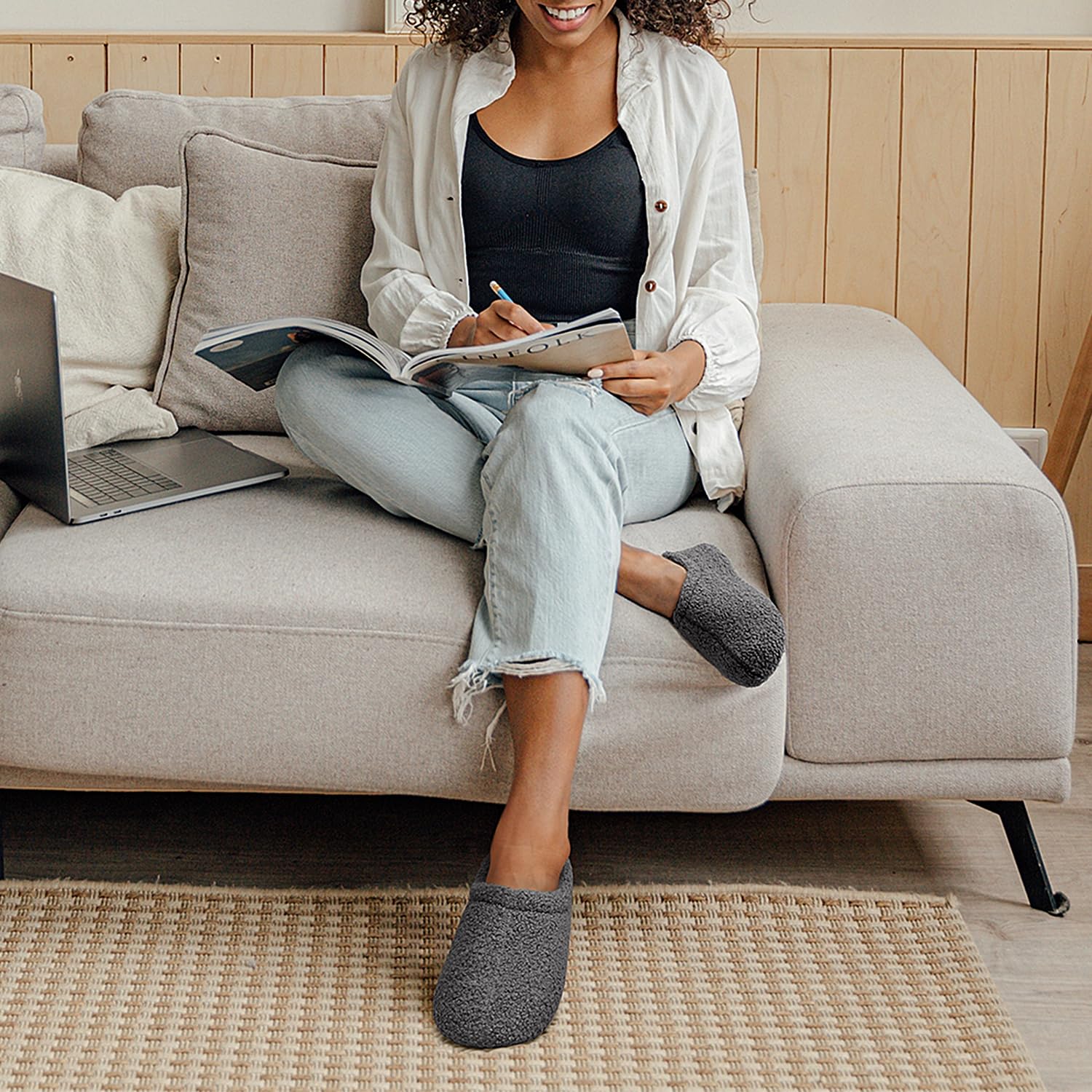 Homitem Slippers for Women Indoor Fuzzy Womens Mens Slippers Bedroom House Shoes with Memory Foam Curly Fleece for Indoor Outdoor (Size 9-10, Grey
