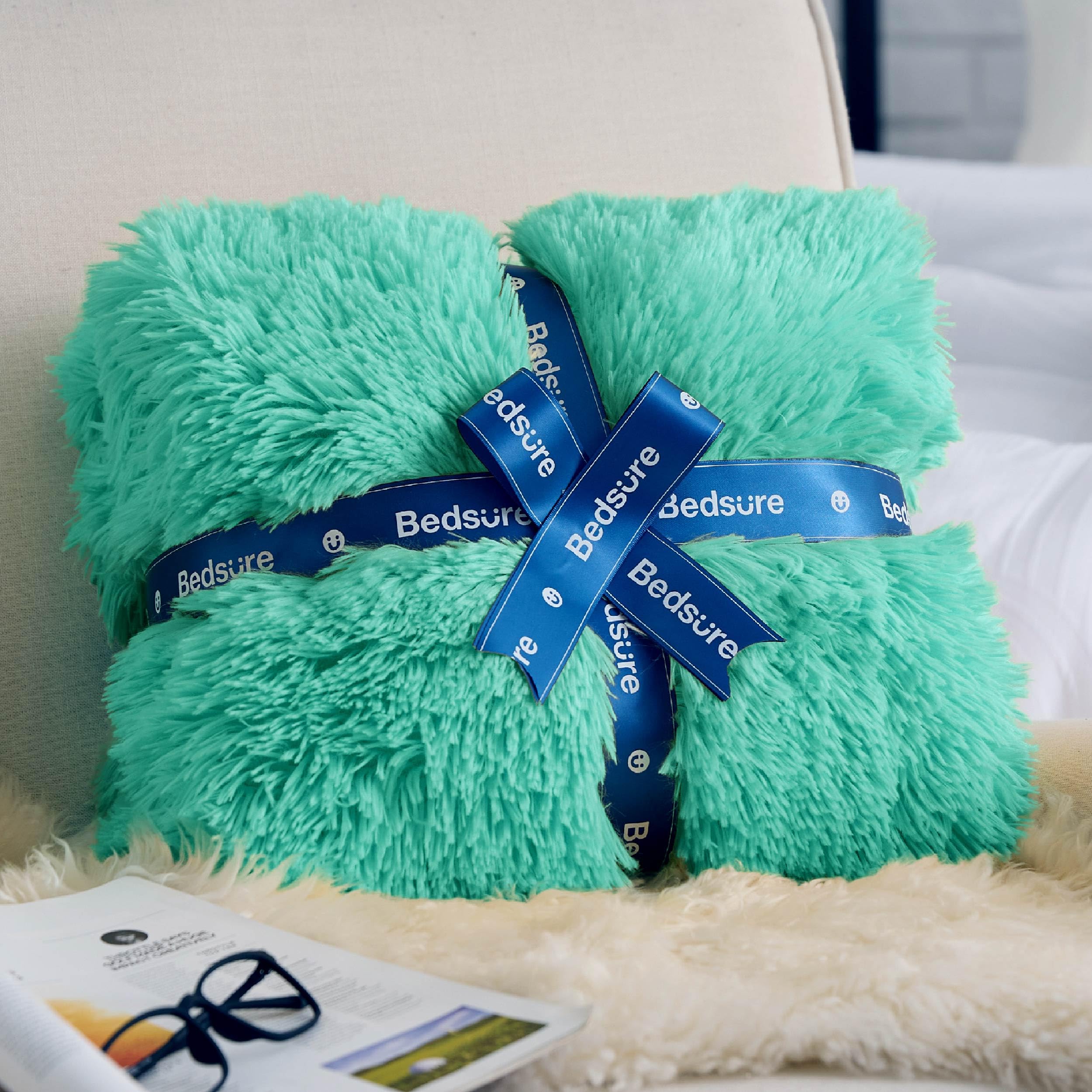 Bedsure Soft Aruba Blue Throw Blanket for Couch, Fluffy Fuzzy Blankets & Throws for Bed, Sofa, Cozy Plush Sherpa Fleece Faux Fur Blanket, Thick Warm Christmas Blanket Gifts for Women, Men, 50x60