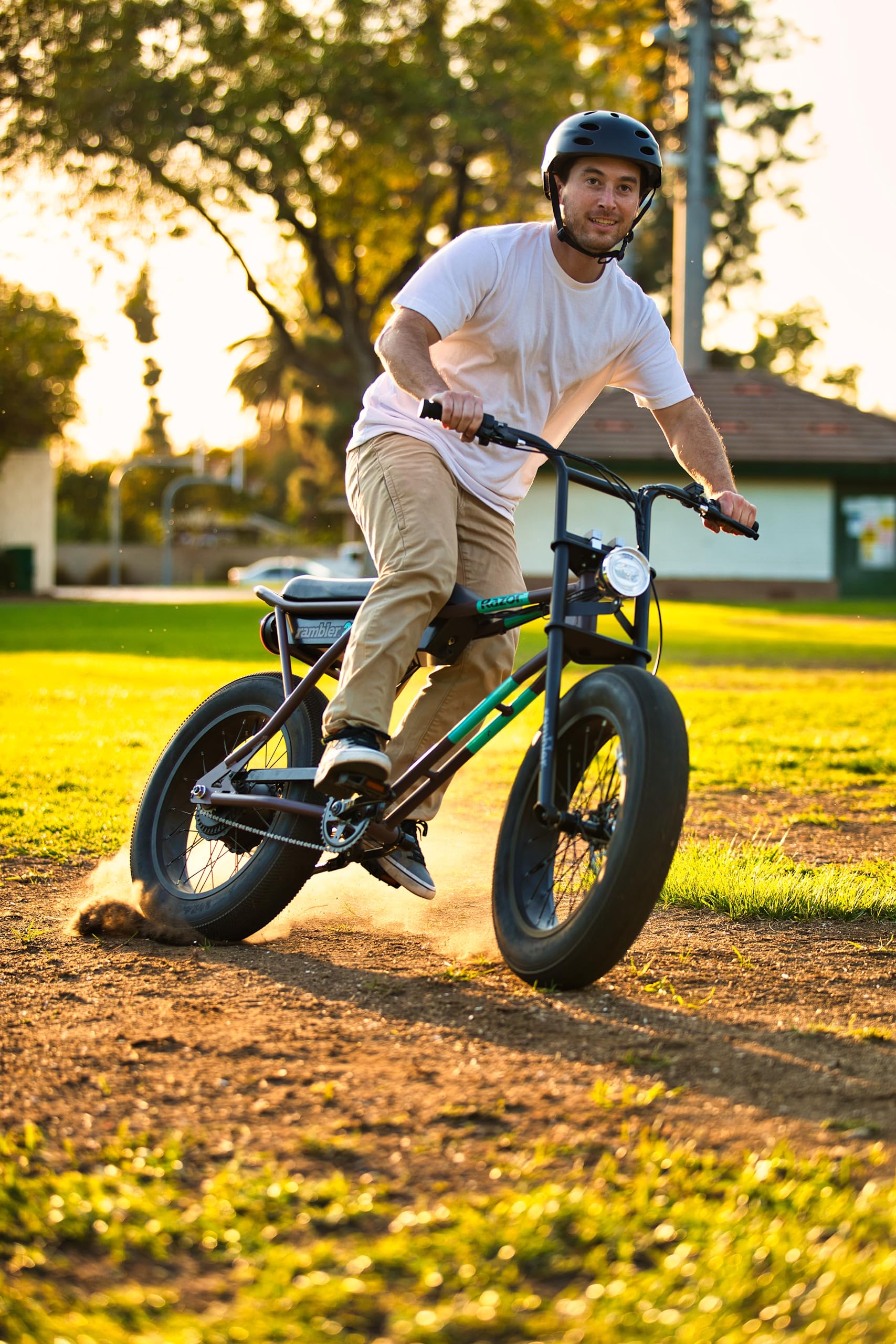 Razor Rambler 20 – Class 2 Adult Electric Bike with Retro Style, Up to 19.9 MPH, Up to 16.6 Miles of Range, 500-Watt Rear-Wheel Hub-Driven Motor