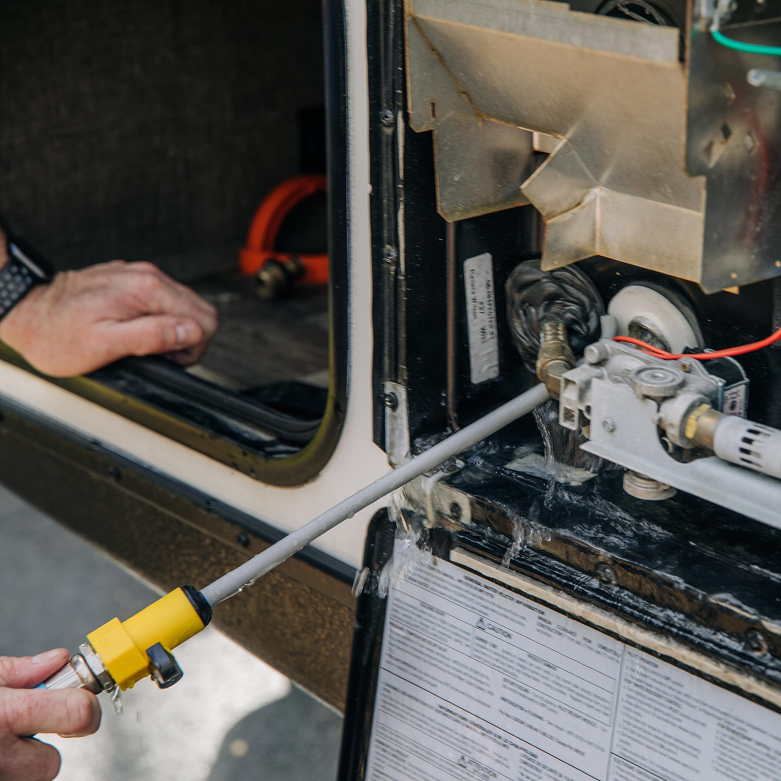 Camco Camper & RV Water Heater Tank Rinser - Improves Water Heater Function by Flushing Out Sediment - Easily Attaches to Standard Garden Hose & Features Convenient Shutoff Valve (11691)