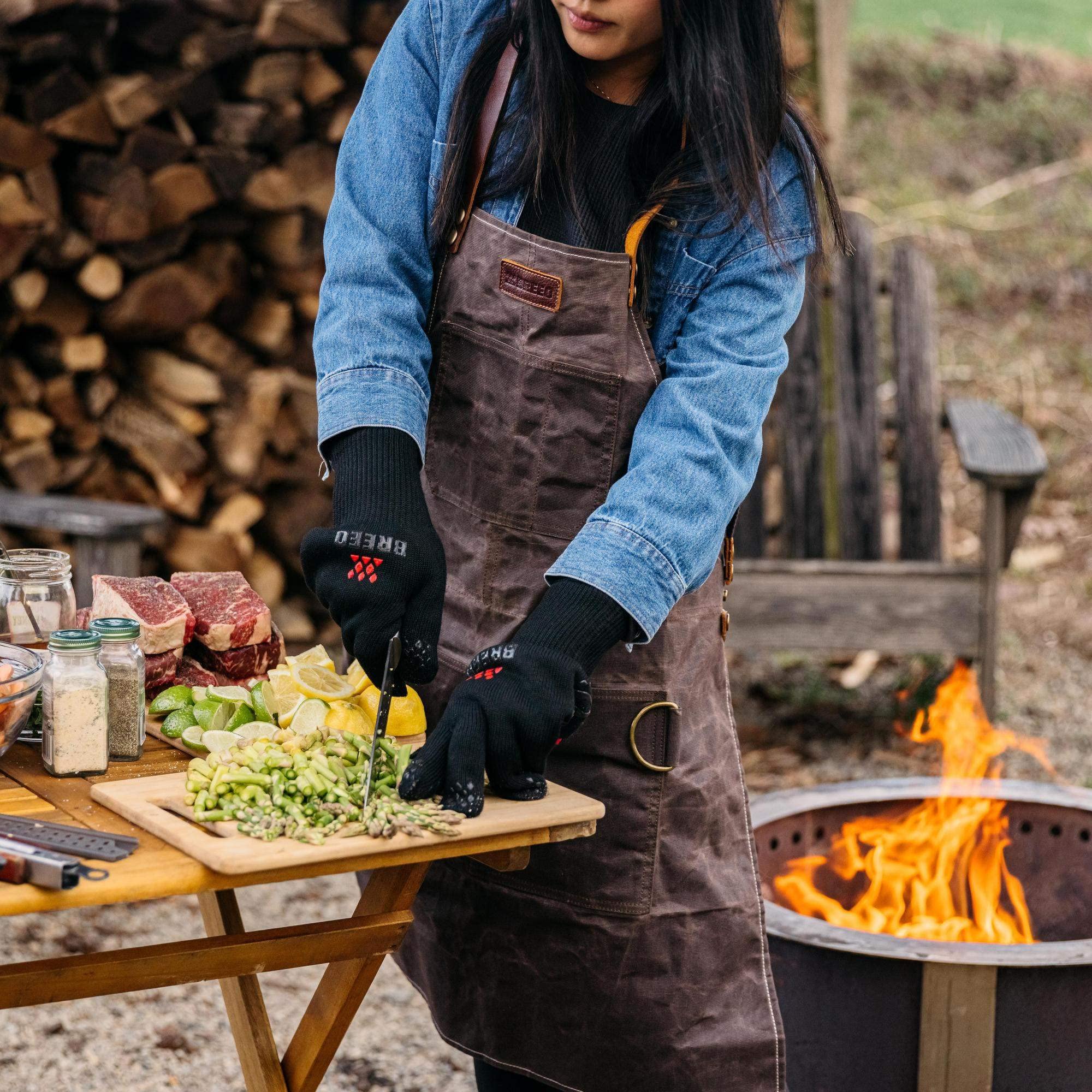 Breeo Waxed Canvas Apron - Leather Straps - D Rings & Pockets - Adjustable Straps