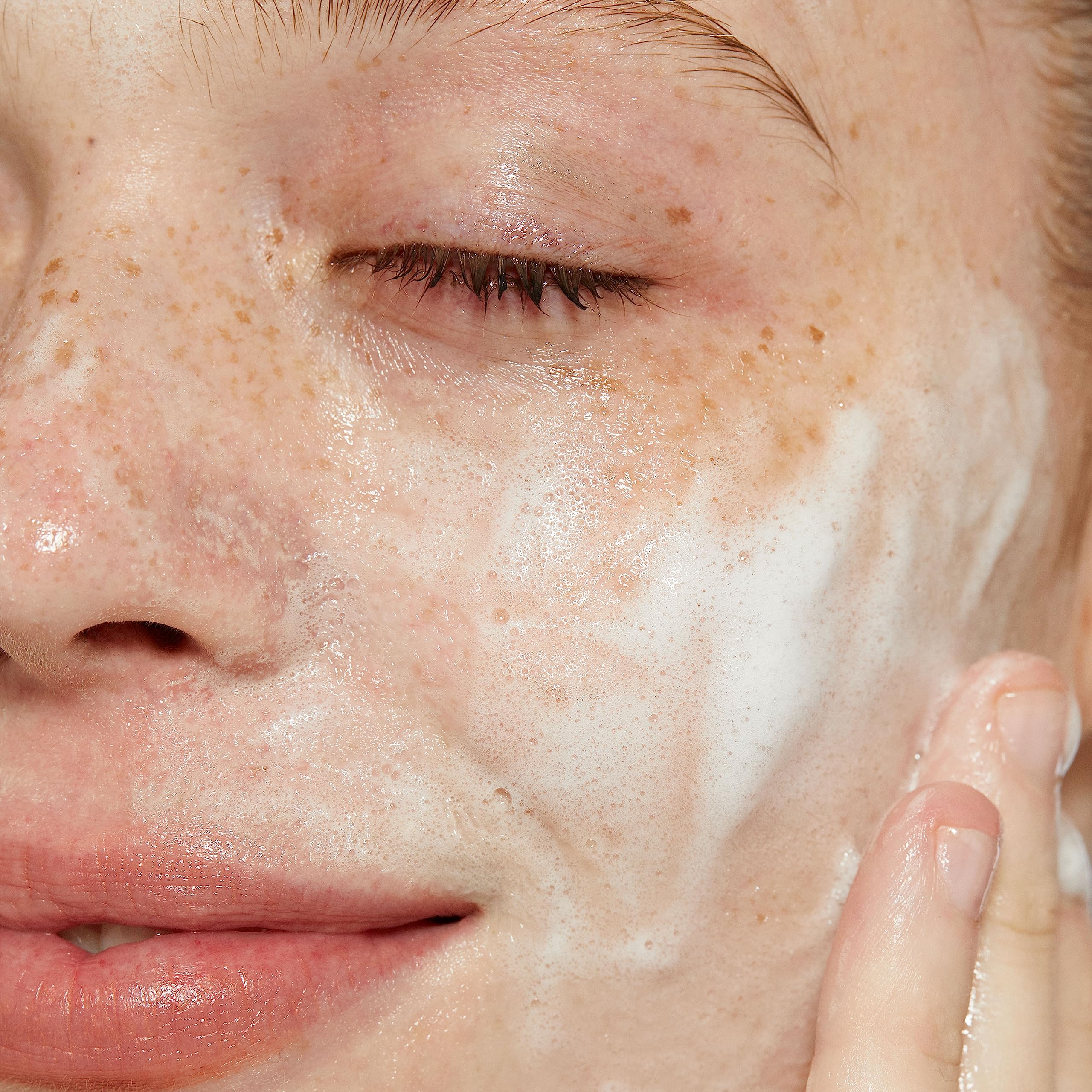 Dermalogica Oil To Foam Total Cleanser for face - Removes make-up, sunscreen, and debris while cleansing skin in one step for ultra-clean, healthy-looking skin, 8.4 fl oz