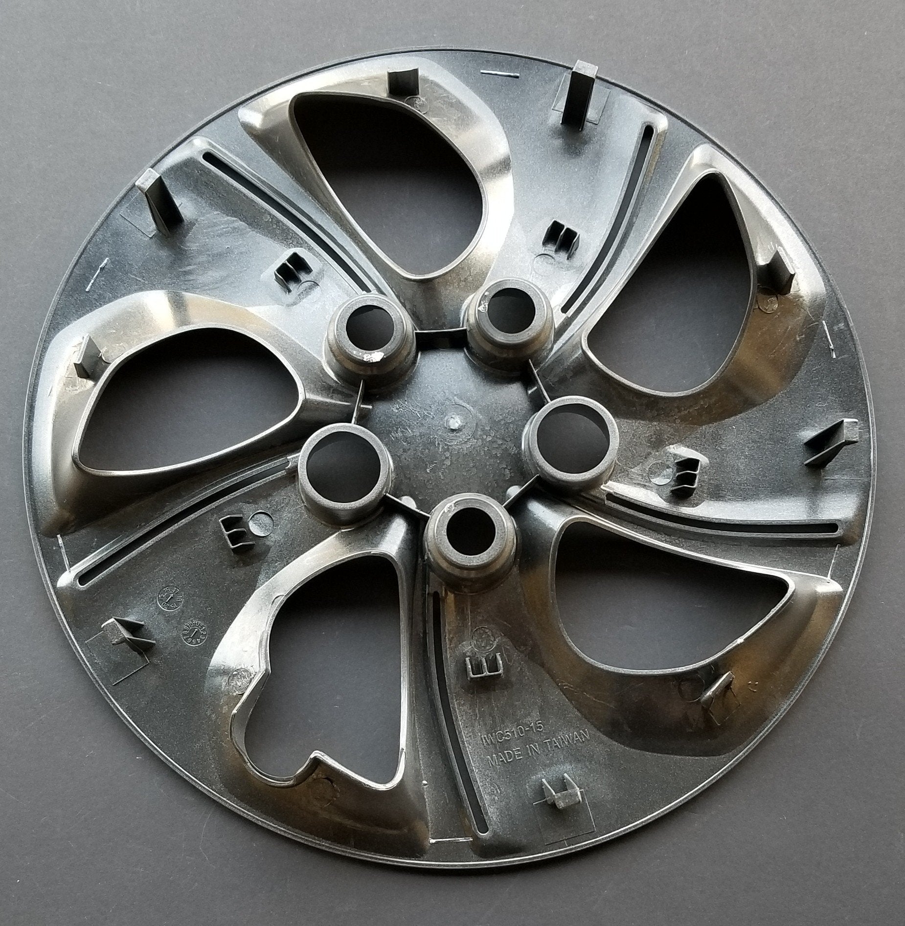 New Wheel Covers Hubcaps Fits 2013-2015 Honda Civic, 15 Inch; 5 Twisted Spoke; Silver Color; Plastic; Set of 4; Bolt On