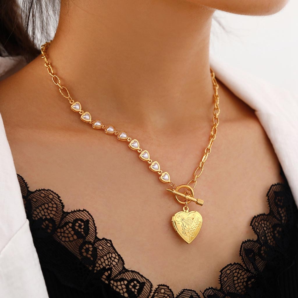 Gold Heart Pendant Necklace