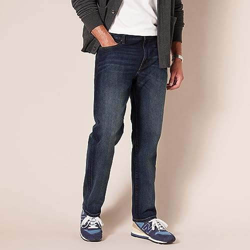 Amazon Essentials Men's Straight-Fit Stretch Jean, Medium Wash, 31W x 30L