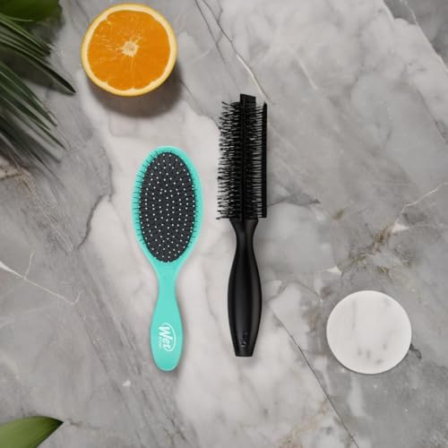 Wet Brush Original Detangler Hair Brush Frosty Kit - Ultra-Soft IntelliFlex Bristles - Detangling Brush Glides Through Tangles For All Hair Types (Wet Dry & Damaged) - 1 Brush & 1 Scrunchie