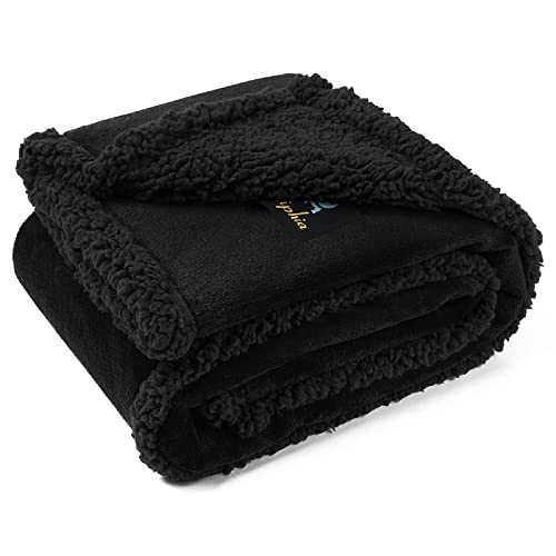 Waterproof Pet Blanket, Liquid Pee Proof Dog Blanket for Sofa Bed Couch, Reversible Sherpa Fleece Furniture Protector Cover for Small Medium Large Dogs Cats, Black Small（40" x 28"）