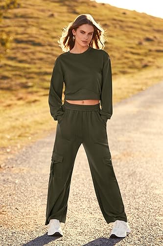 PRETTYGARDEN Womens Fall 2 Piece Outfits Sweatsuits Sets Long Sleeve Crop Tops Sweatshirt Wide Leg Cargo Pants with Pockets (Black,Medium)