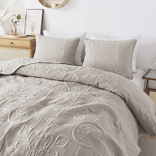 B2EVER Grey King Size Quilt Bedding Set with Pillow Sham, Ultra Soft Bedspread Coverlet, Lightweight Quilted Blanket Thin Comforter Bed Cover for All Season, 3 Piece, 104x90 inches