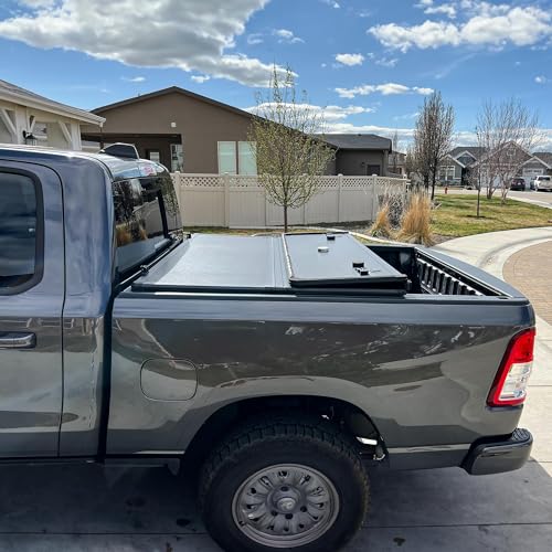 YITAMOTOR Soft Tri-fold Truck Bed Tonneau Cover Compatible with 2015-2024 Ford F150 F-150 5.5ft Bed, Reflective Strip Style