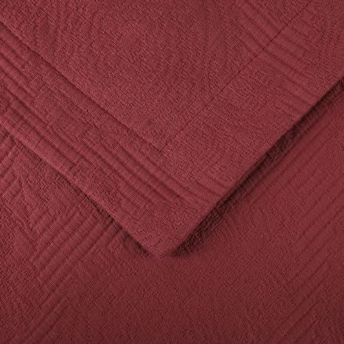 Superior Cotton 2-Piece Bedspread Set, Home Bed Decor, Warm Bedding, 1 Oversized Bedspread, 1 Pillow Sham, Medium Weight Blanket, Medallion Scroll, Matelasse Woven, Victory Collection, Twin, Garnet