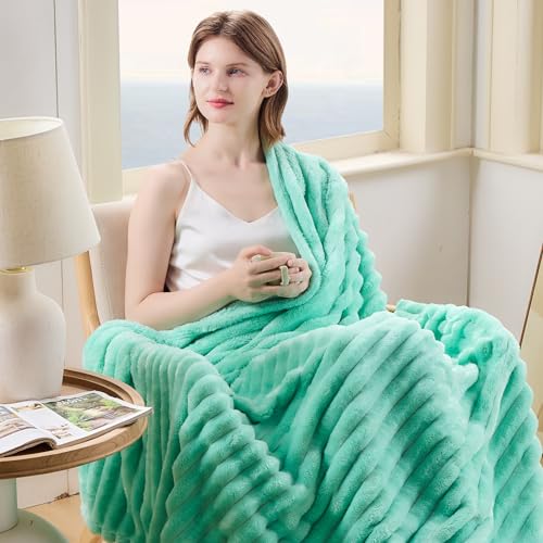 NEWCOSPLAY Super Soft Queen Blanket Navy Premium Silky Flannel Fleece 3D Ribbed Jacquard Lightweight Bed Blanket All Season Use (Navy Ribbed, Queen(90"x90"))
