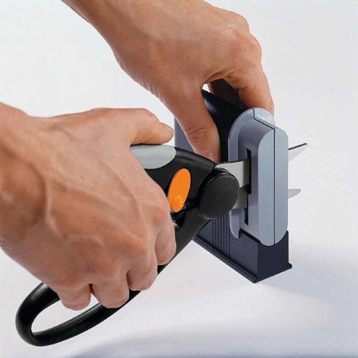 Fiskars Clip-Sharp Scissors Sharpener, Total Length: 4 cm, plastic, 1000812
