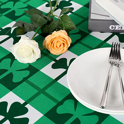 SARAFLORA St Patrick's Day Checkered Fabric Round Table Cloth-60 Inch-Polyester Shamrock Pattern Tablecloth, Table Cover Protector for Party, Banquet, Dinner Decoration Use, Green & White