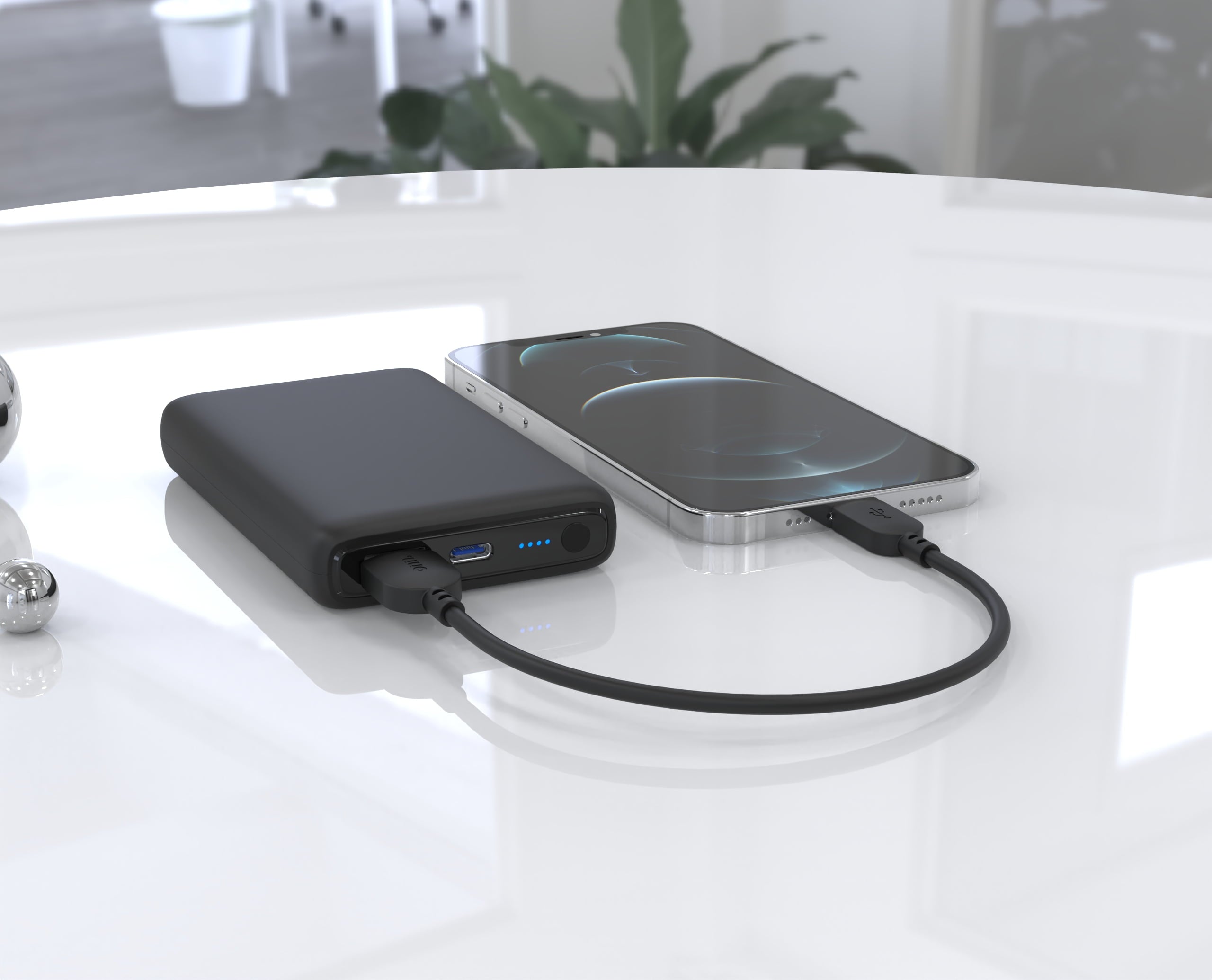 Onn 8,000 mAh dual USB-C/USB-A port portable battery, Black