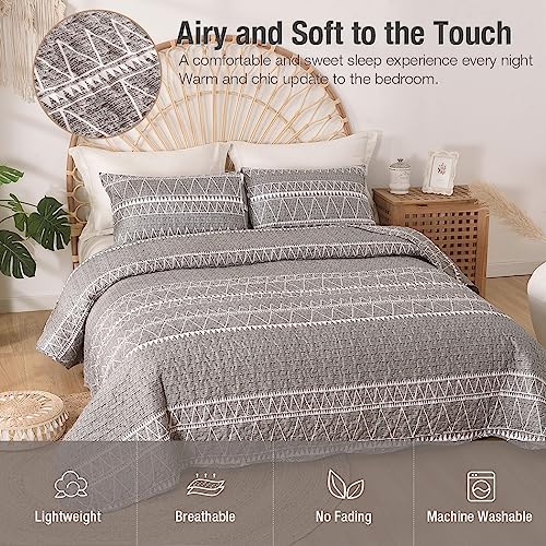 Lekesky Grey Quilt Set Queen Size, 3 Pieces (1 Quilt + 2 Pillowcases),Soft Microfiber Lightweight Reversible Bohemian Bedding Quilt for Summer(96 x 90 Inch)