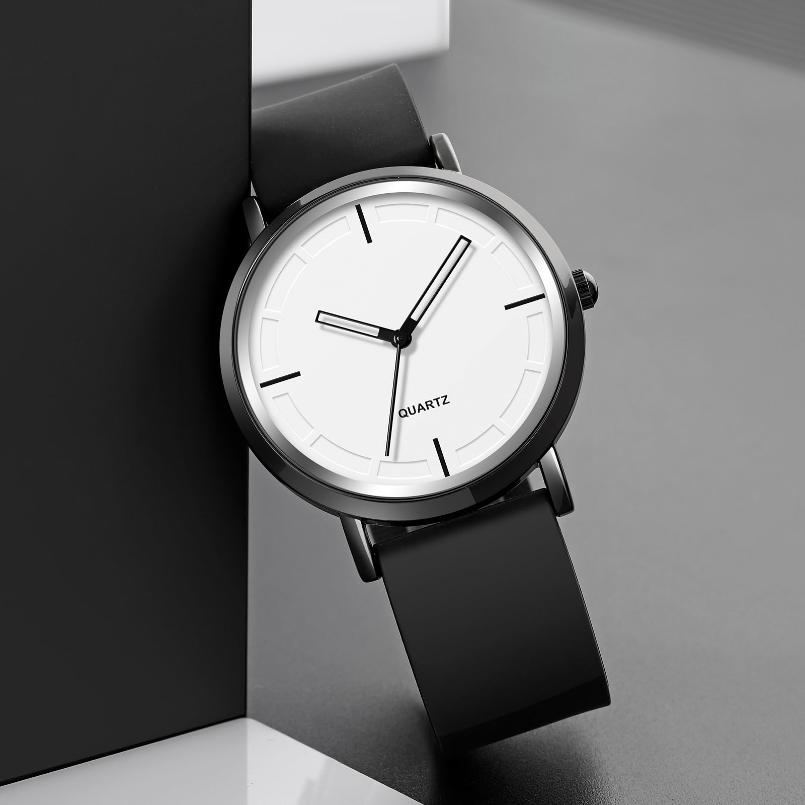 BESTKANG Fashion Simple Women Men Watches Luxury Quartz Silicone Waterproof Unisex Wrist Watches (Black and White)