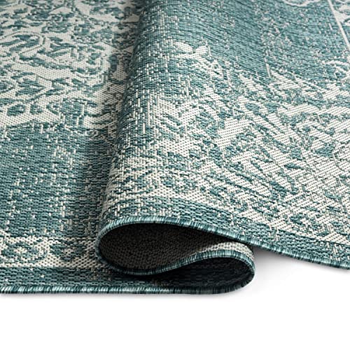 Nicole Miller New York Patio Country Azalea Transitional Medallion Indoor/Outdoor Area Rug, Blue/White, 5'2"x7'2"