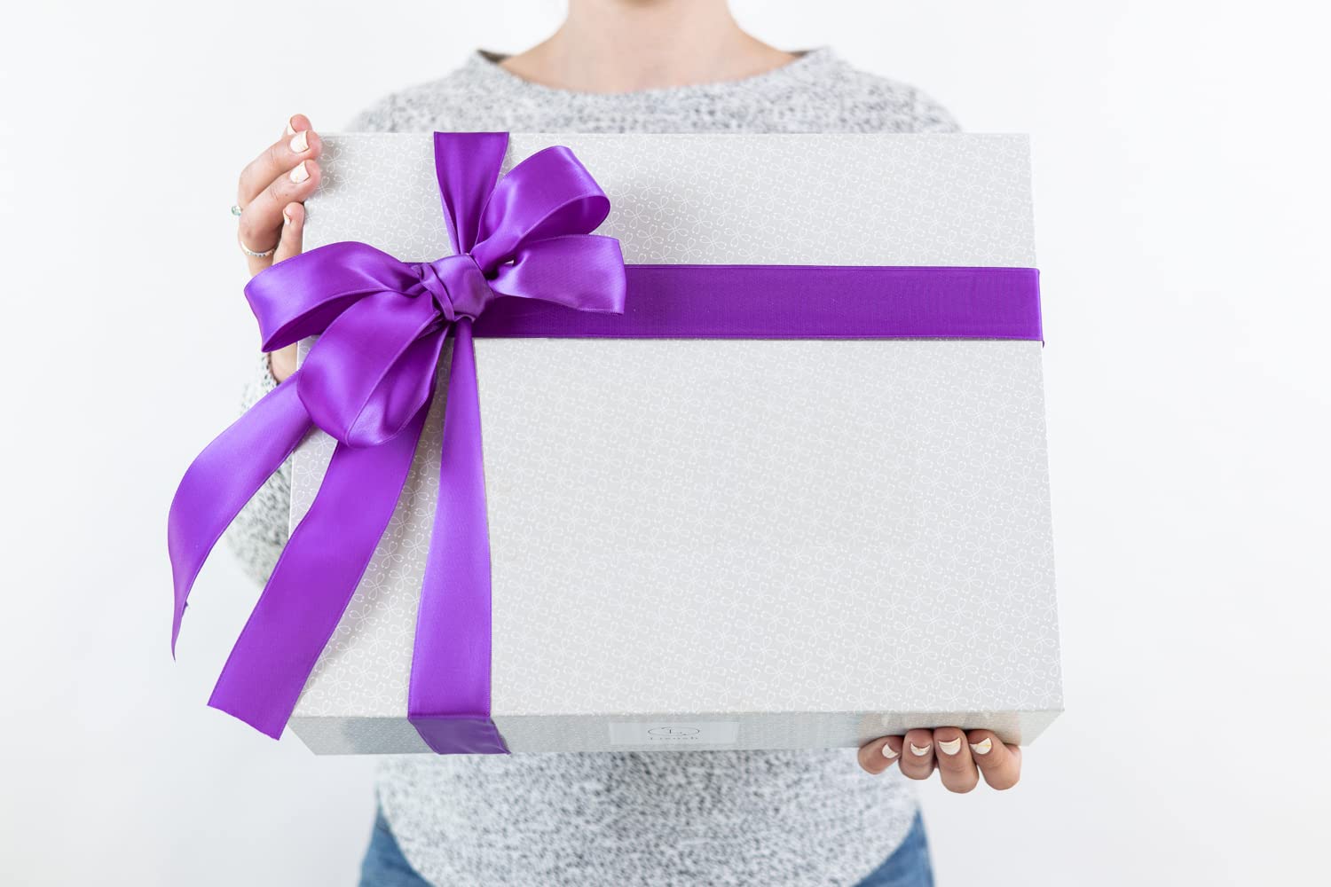 Lizush Luxury Spa Gift Basket And Self Care Gifts For Women With Nipple Balm, Belly Oil, Water Bottle, Scented Candle, Lavender Soap Bar, Foot Salt - New Mom Luxury Gift Set - 15 Piece Set