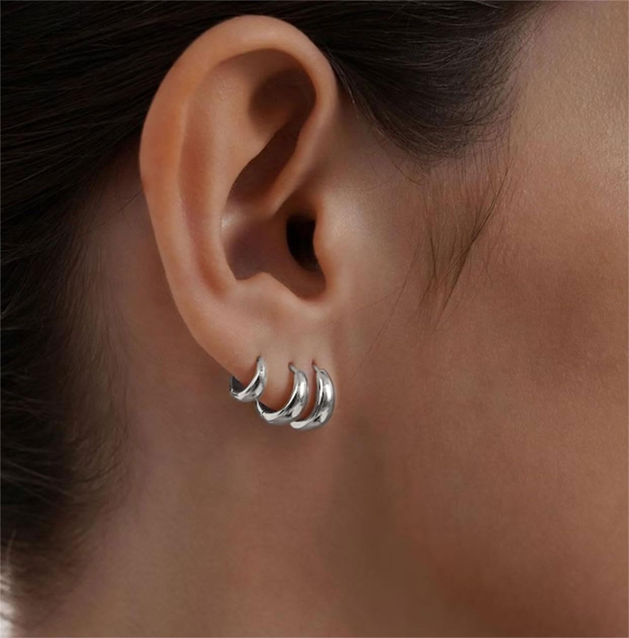 ASCOMY Hoop Earrings Set for Women Teen Silver Huggie Hoops Earrings 14K White Gold Plated 3 Pairs Chunky Circle Hoop Buckle Earrings Set Lightweight Hypoallergenic Gifts for Women Girls