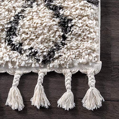 nuLOOM Nieves Moroccan Diamond Tassel Area Rug, 8' Round, Off-white