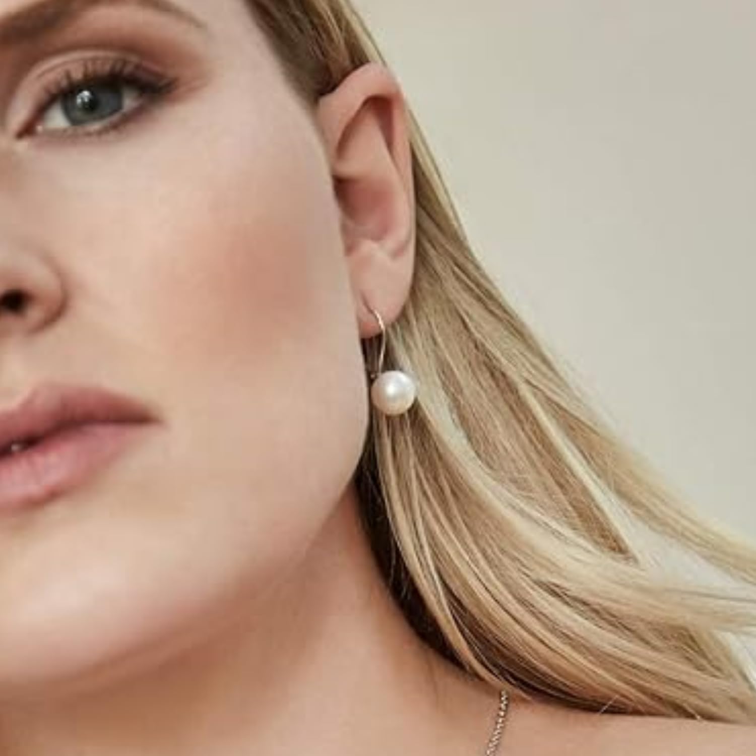THE PEARL SOURCE Leverback Pearl Earrings for Women, 7-8mm AAA Grade White Freshwater Cultured Pearls in 14K Yellow Gold, Genuine Cultured Pearls, Classic Fine Jewelry Gift for Women