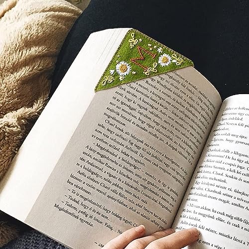 MOTEERLLU Personalized Hand Embroidered Corner Bookmark,Felt Triangle Page Stitched Handmade Bookmark,Unique Cute Flower Letter Embroidery Bookmarks Accessories for Book Lovers