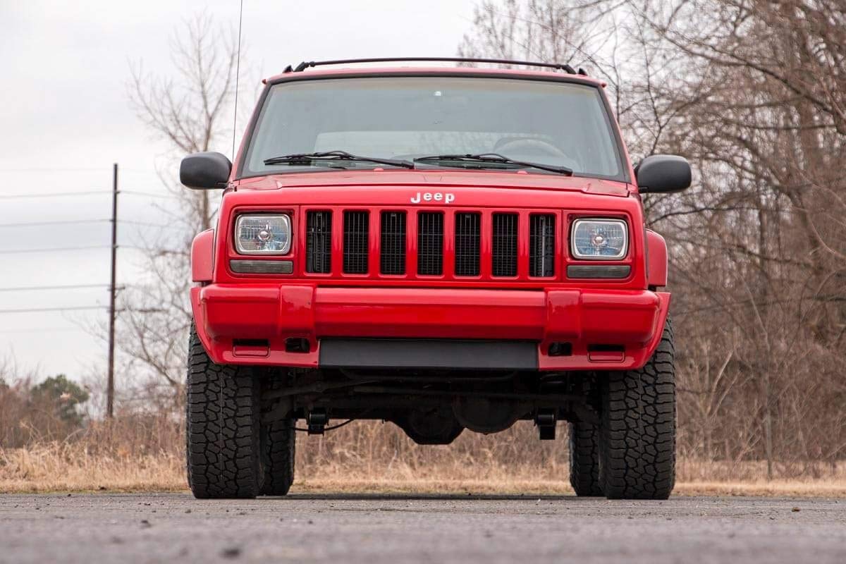 Rough Country 3" Lift Kit for 1984-2001 Jeep Cherokee XJ 2WD/4WD - 670XN2