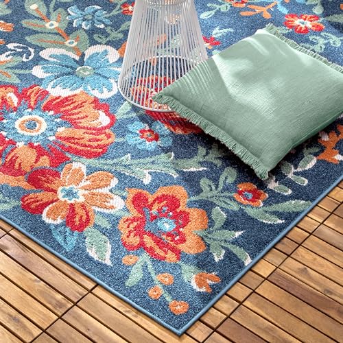 TOWN & COUNTRY EVERYDAY Hibiscus Bloom Modern Floral Indoor Outdoor Area Rug, UV Fade Resistant, High-Low Pile, Blue/Red/Beige, 3'11"x5'2"