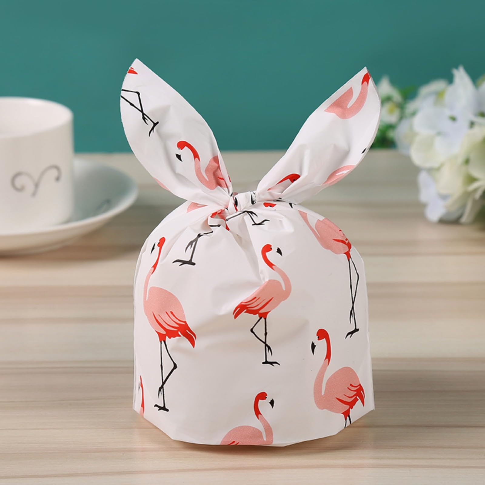 HIPIHOM 50Pcs Cellophane Treat Bags, Hawaii Pattern Wrapping Bags Goodie Bags Cookie Bags of Packaging for Hawaii Party Festivals Birthday Party Supplies, 5.3x8.7in (Flamingos)