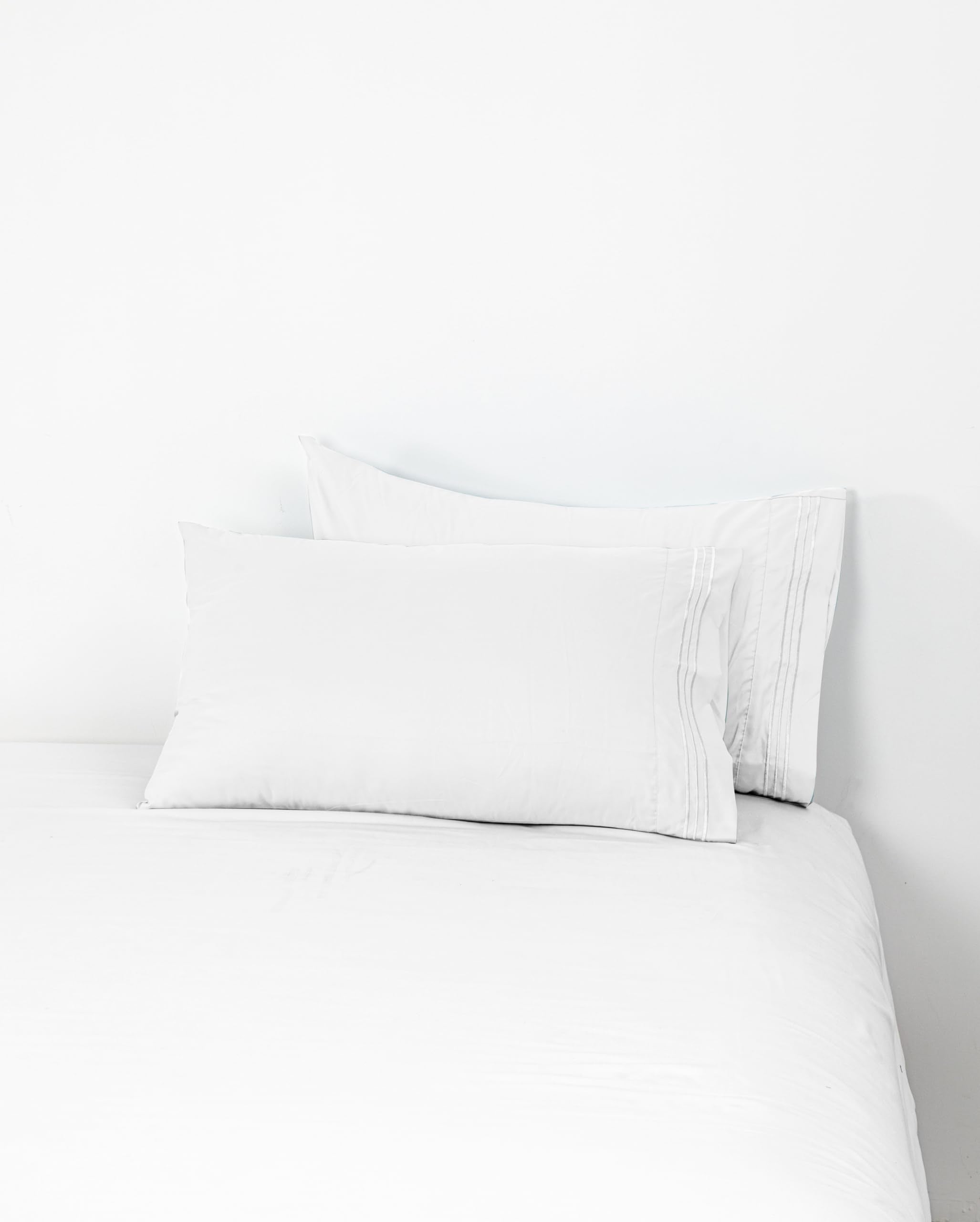 Waepic Pillowcase-20 X 30 Inches Queen Size-2 Pack-Shrinkage and Fade Resistant-100% Microfiber Pillow Cases (Queen, White)