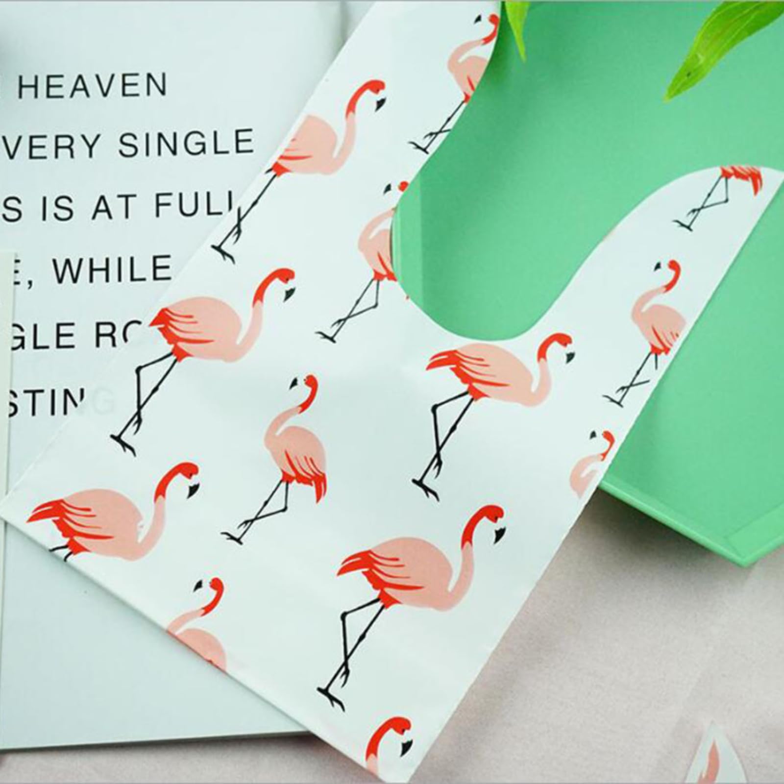 HIPIHOM 50Pcs Cellophane Treat Bags, Hawaii Pattern Wrapping Bags Goodie Bags Cookie Bags of Packaging for Hawaii Party Festivals Birthday Party Supplies, 5.3x8.7in (Flamingos)