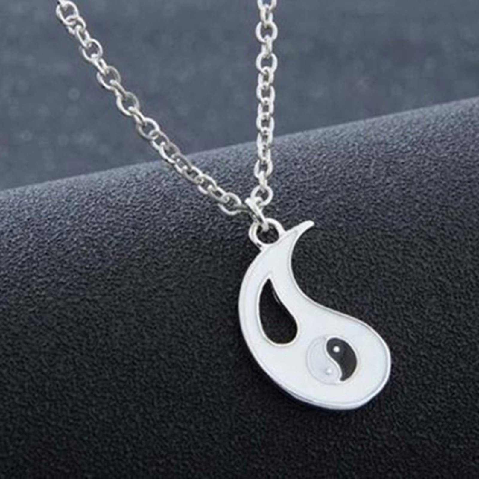 Best Friend Necklaces 2pcs Matching Yin Yang Necklaces Yin Yang Puzzle Pendant Necklces for Bff Friendship Relationship Boys Girls Best Friends Lovers and Couples Valentines Day Gift White&Black