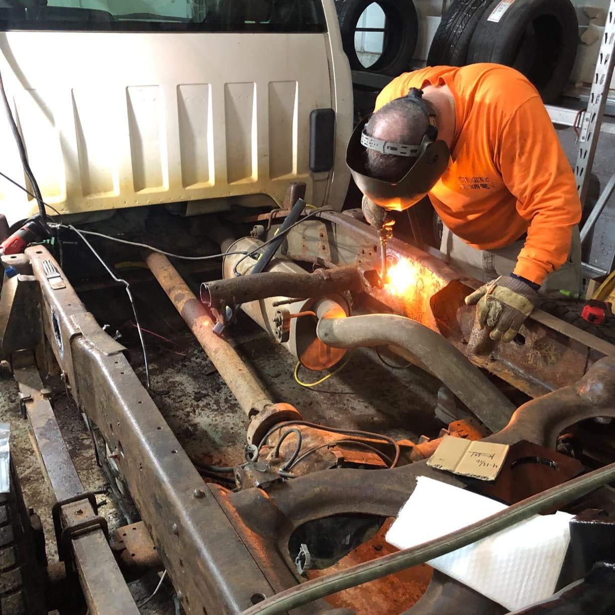 ELITEWILL Rear Fuel Tank Support Crossmember and Rear Upper Shock Mount Crossmember Fit for 1999-2006 Chevy Silverado /GMC Sierra 1500, 2500