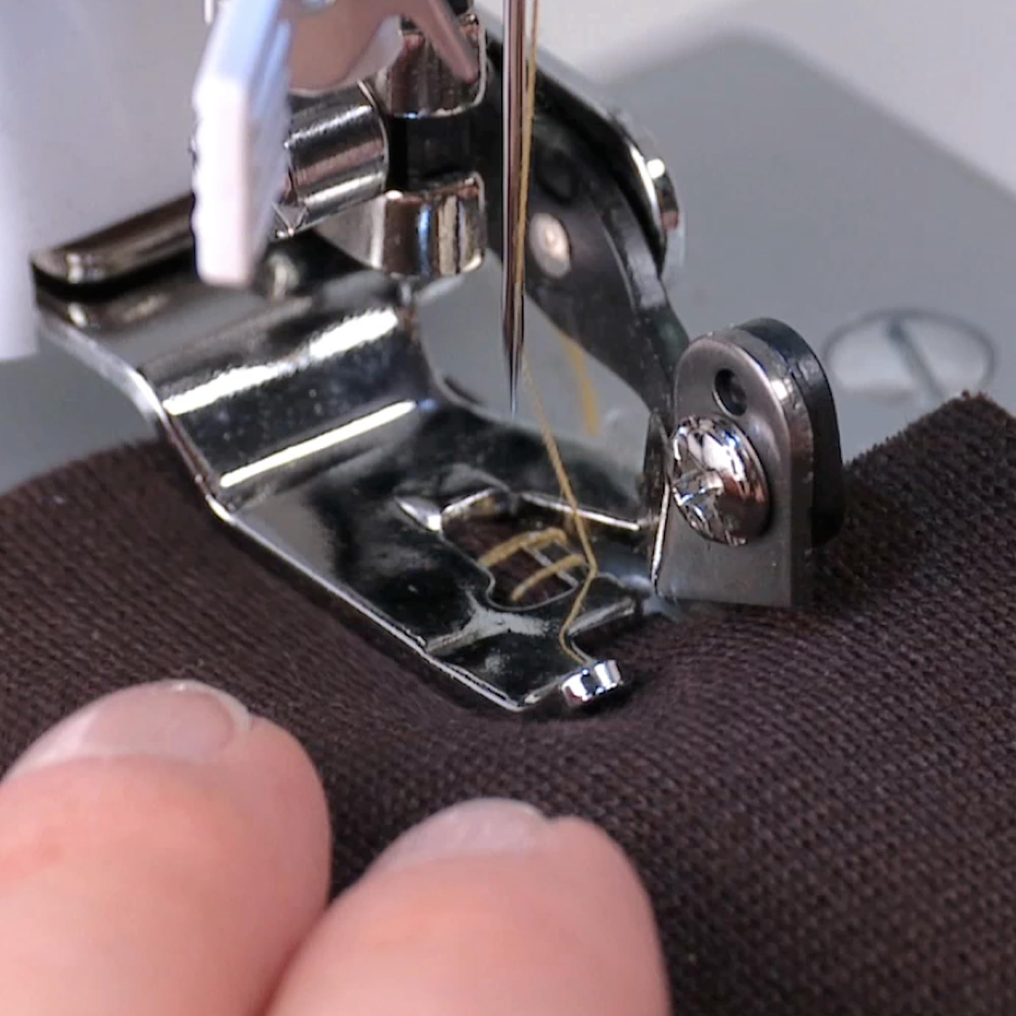 SINGER Side Cutter Attachment | Trim & Finish Fabric Edges Seamlessly | Ideal for Zigzag & Overedge Stitches | Compatible with Low-Shank Sewing Machines