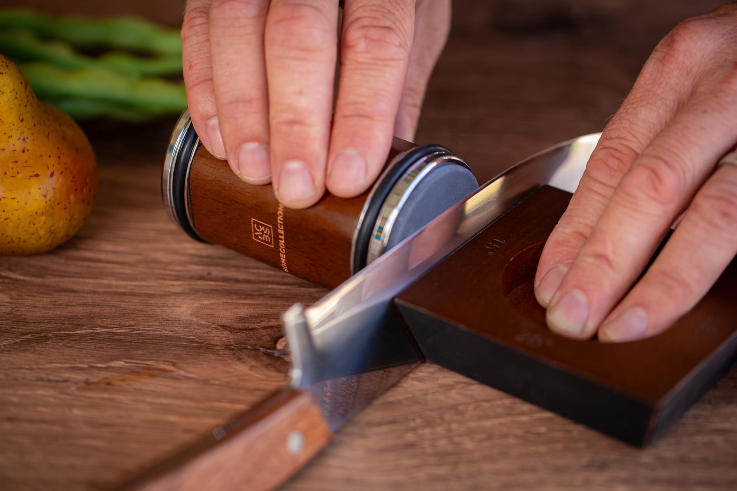 Rolling Knife Sharpener Kit have 15, 18, 20 & 22 Degrees and this Roller Knife Sharpener Set comes with 400 & 1000 Diamond Discs and 3000 Corundum Disc