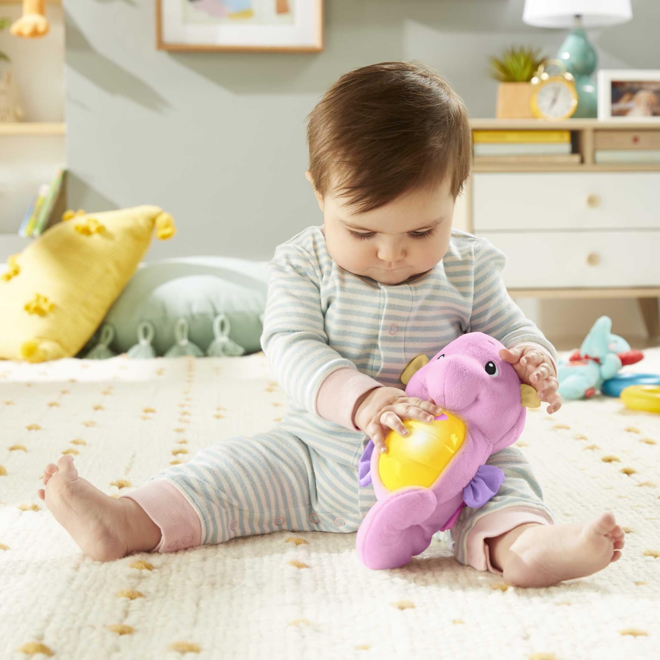 Fisher-Price Musical Baby Toy, Soothe & Glow Seahorse, Pink Plush Sound Machine with Lights & Volume Control for Newborns