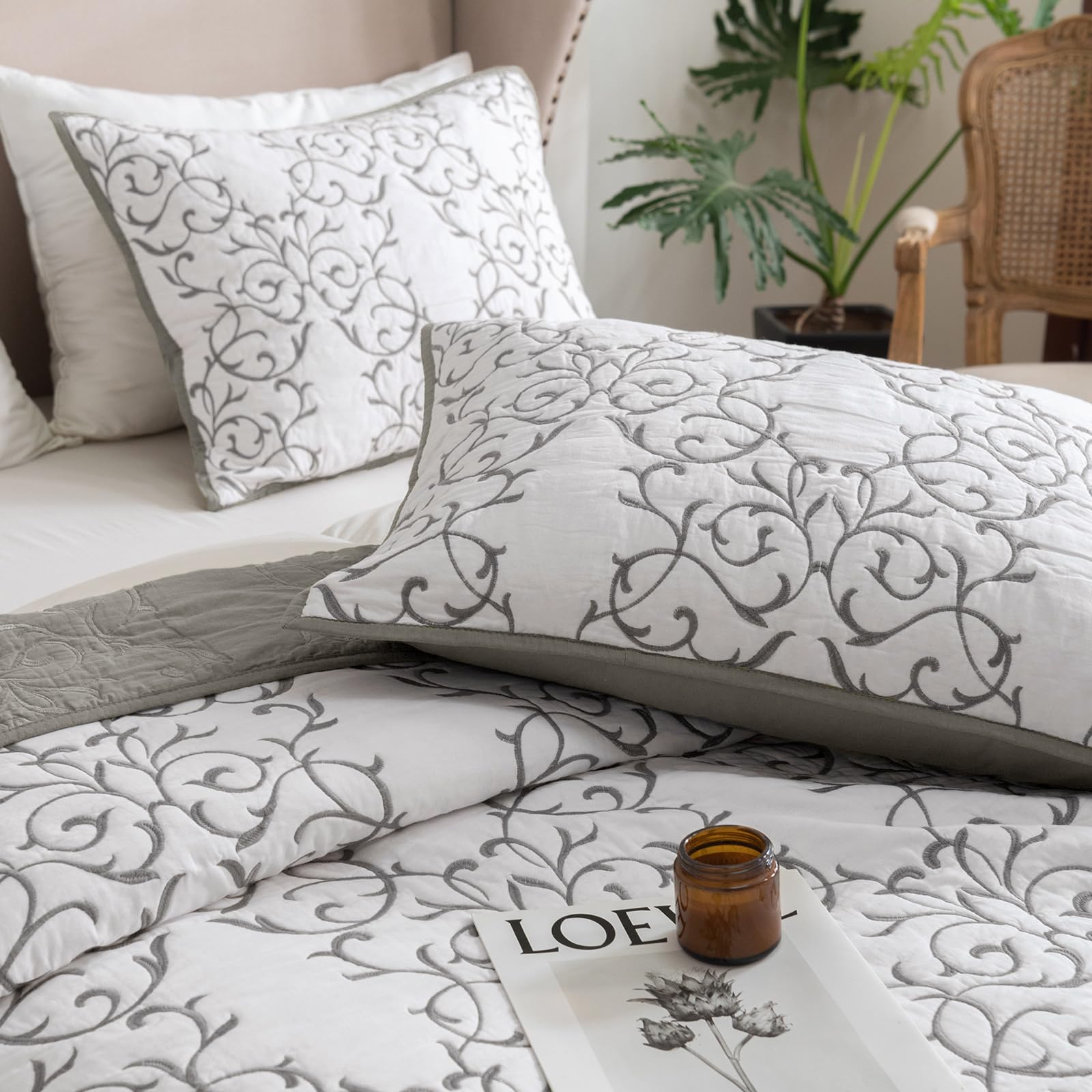 mixinni Reversible Floral Quilt 3-Piece Grey Embroidery Pattern Bed Coverlet Set, (1 Quilt,2 Pillow Shams)-Queen Size