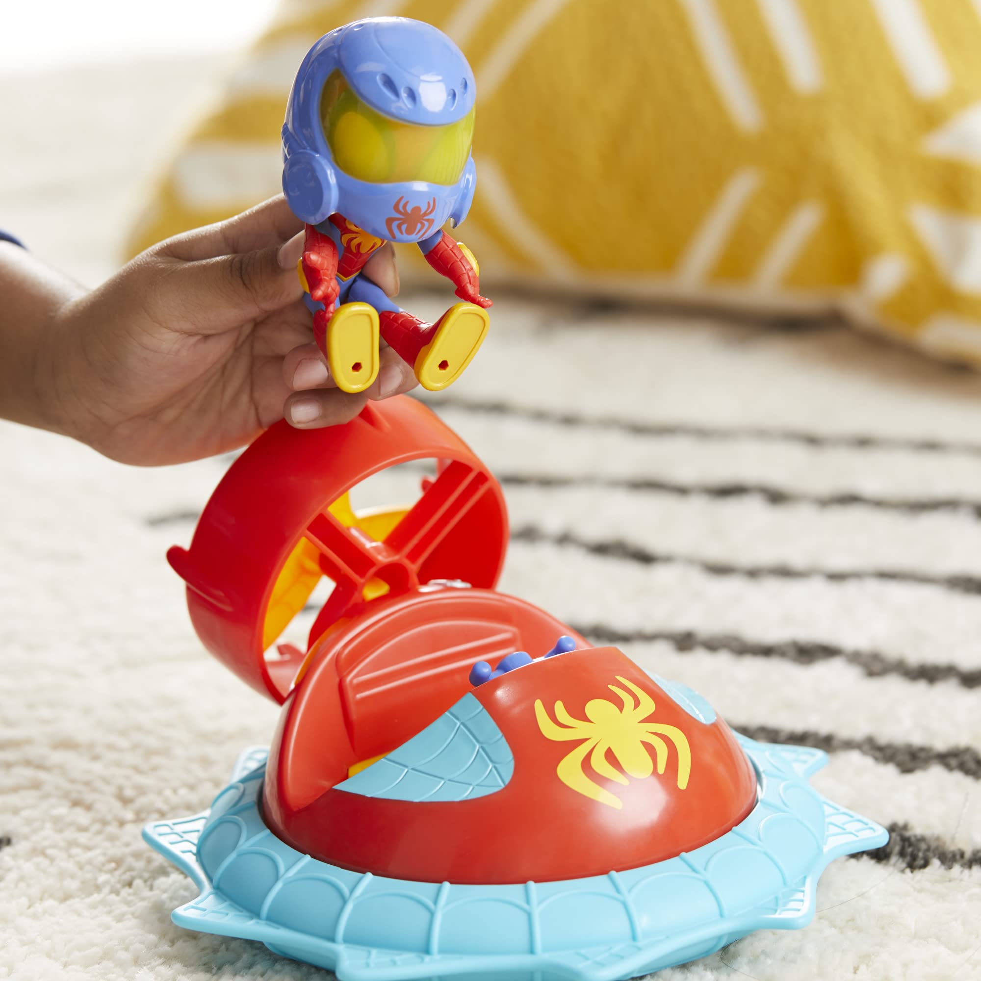 Spidey and his Amazing Friends Marvel Web-Spinners Spidey with Hover Spinner, Car Playset with Vehicle, 4-Inch Scale Action Figure and Accessory, Toy Cars for Kids 3 and Up
