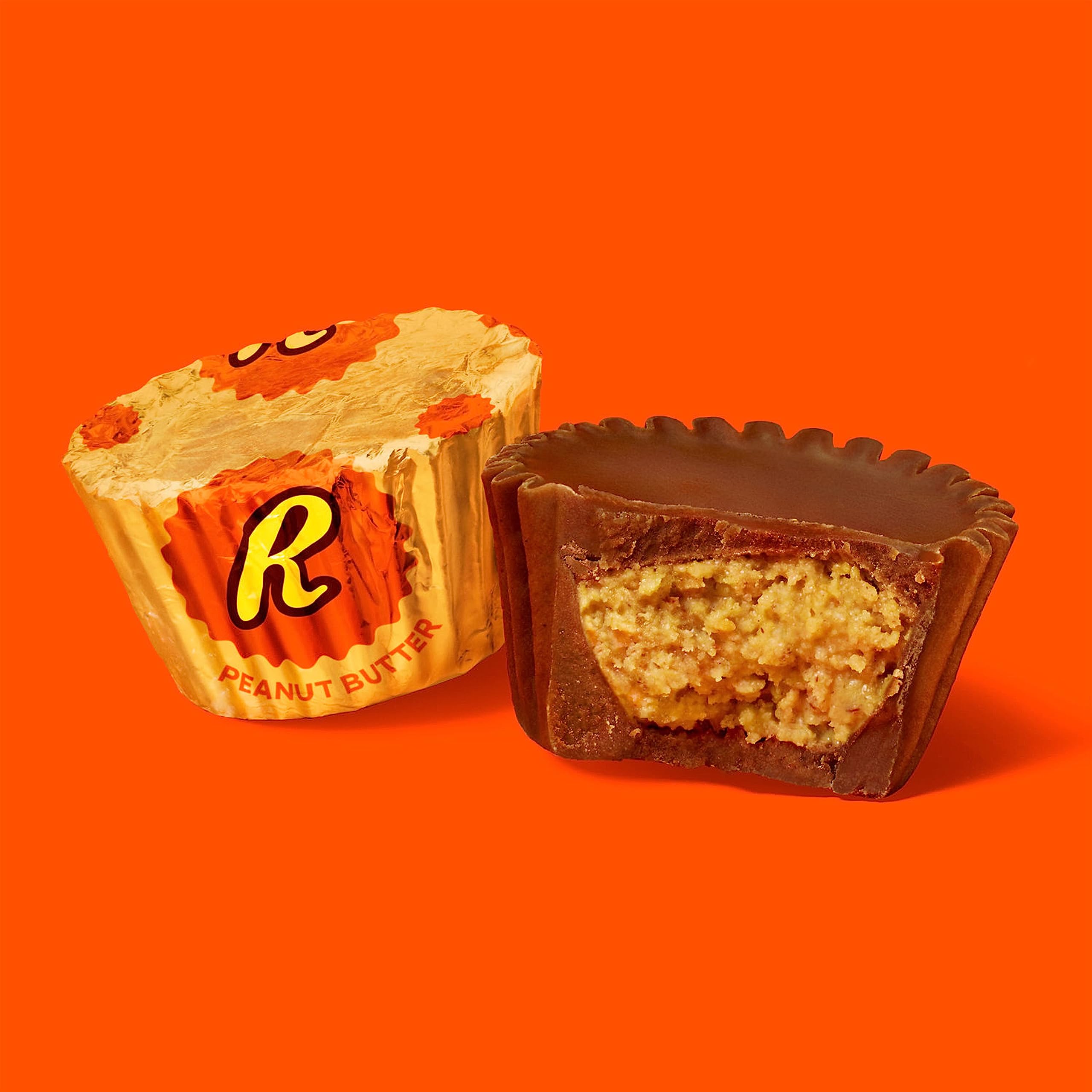 REESE'S Miniatures Milk Chocolate Peanut Butter Cups, Candy Packs, 0.31 oz (105 Pieces)