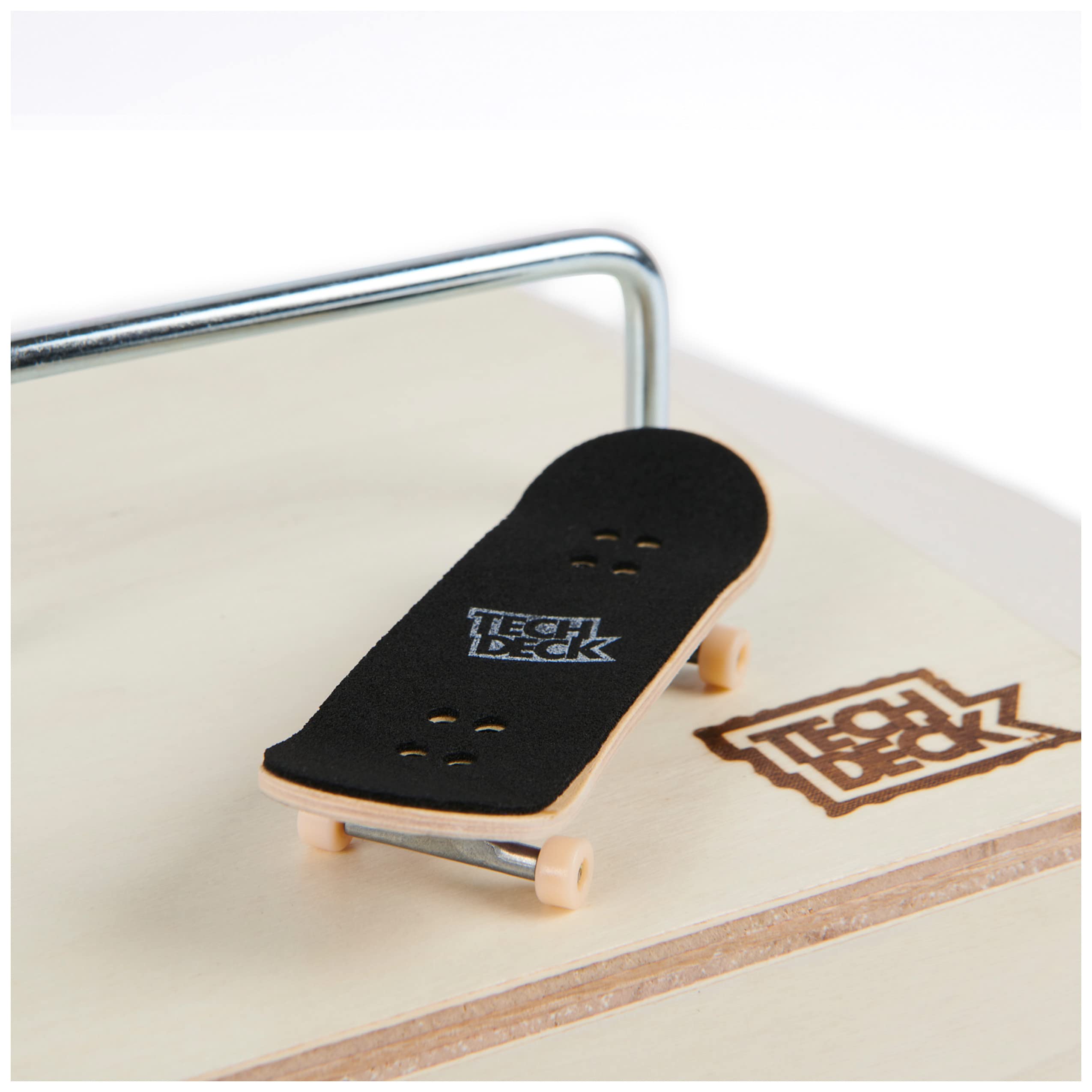 TECH DECK Performance Series, Shred Pyramid Set with Metal Rail and Exclusive Blind Fingerboard, Made with Real Wood, Kids Toy for Boys and Girls Ages 6 and up