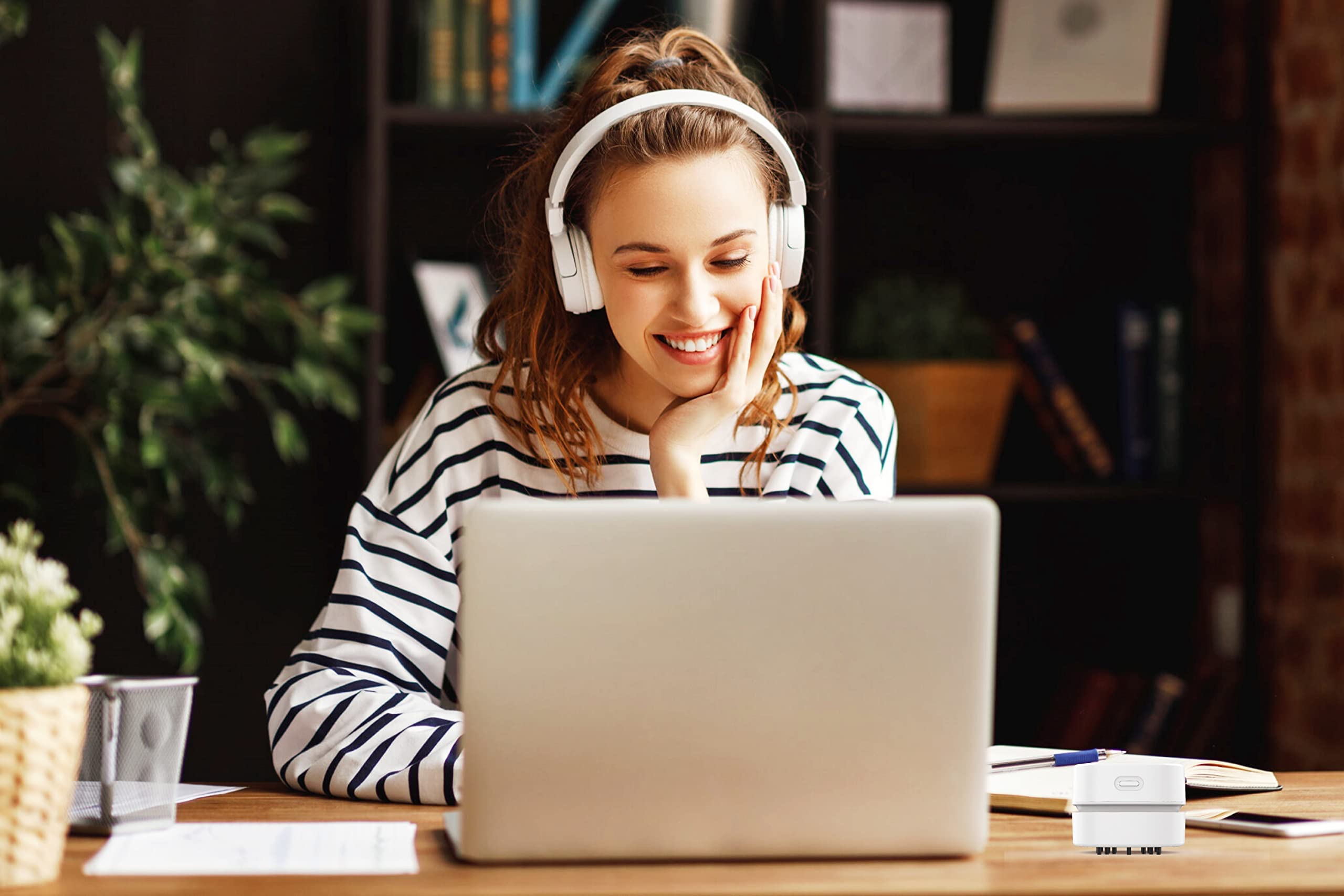 TRZLIFE Desk Vacuum Cleaner, Rechargeable and Durable Mini Table Vacuum Cleaner Must-Have Office Desk Accessory Sucks up Tiny Items and Crumbs from Desktop Drawer Countertop Ideal as a Holiday Gift