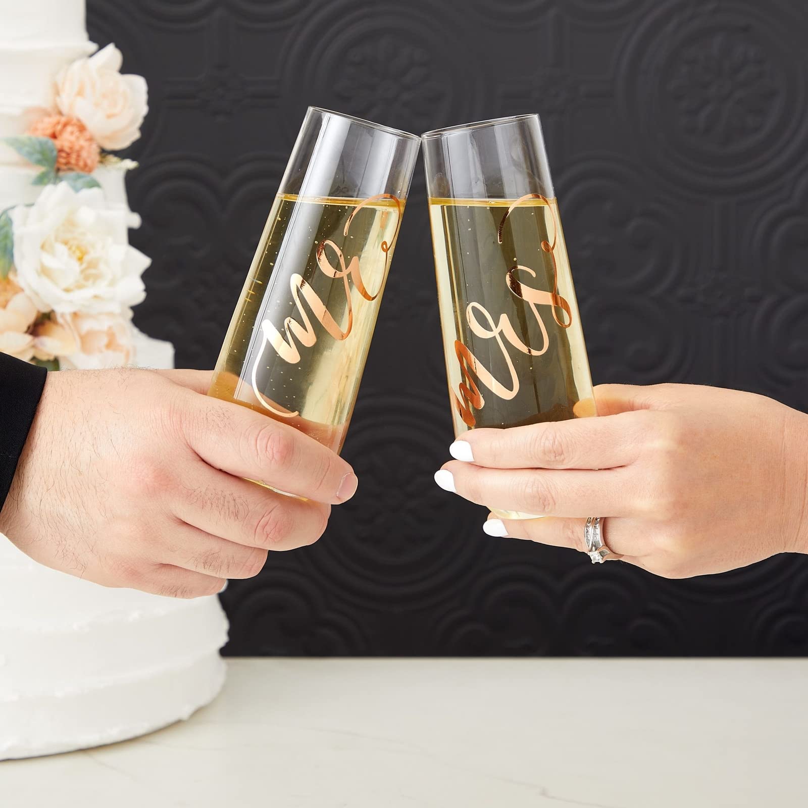 Juvale Set of 2 Mr and Mrs Champagne Toasting Flutes for Bride and Groom, His and Hers Wedding Day Glasses for Newlyweds, Engagement, Wedding and Bridal Shower Gifts (Rose Gold, 10oz)