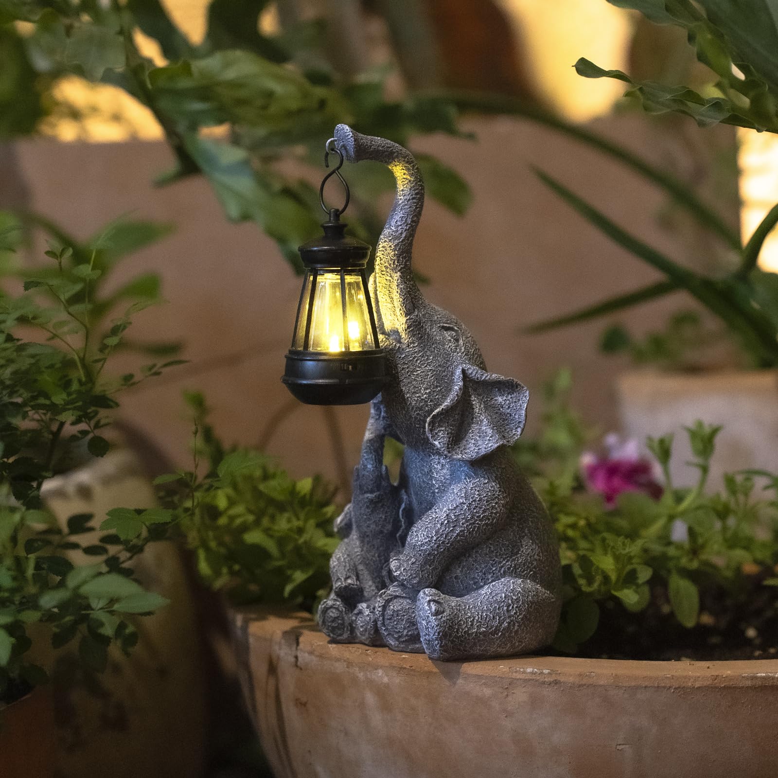 Jy.Cozy Elephant Garden Statue Mother and Baby Elephants Lovely Playing Solar Lamp Resin Outdoor Figurine Light Decoration Home Décor Lawn Yard Patio Porch Ornament Gift
