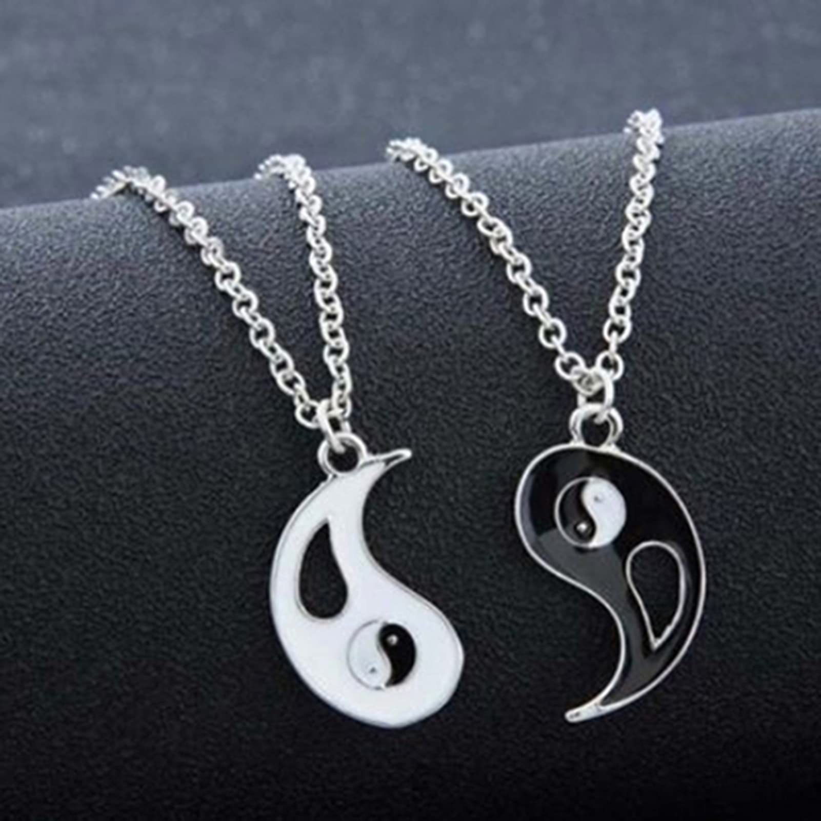 Best Friend Necklaces 2pcs Matching Yin Yang Necklaces Yin Yang Puzzle Pendant Necklces for Bff Friendship Relationship Boys Girls Best Friends Lovers and Couples Valentines Day Gift White&Black