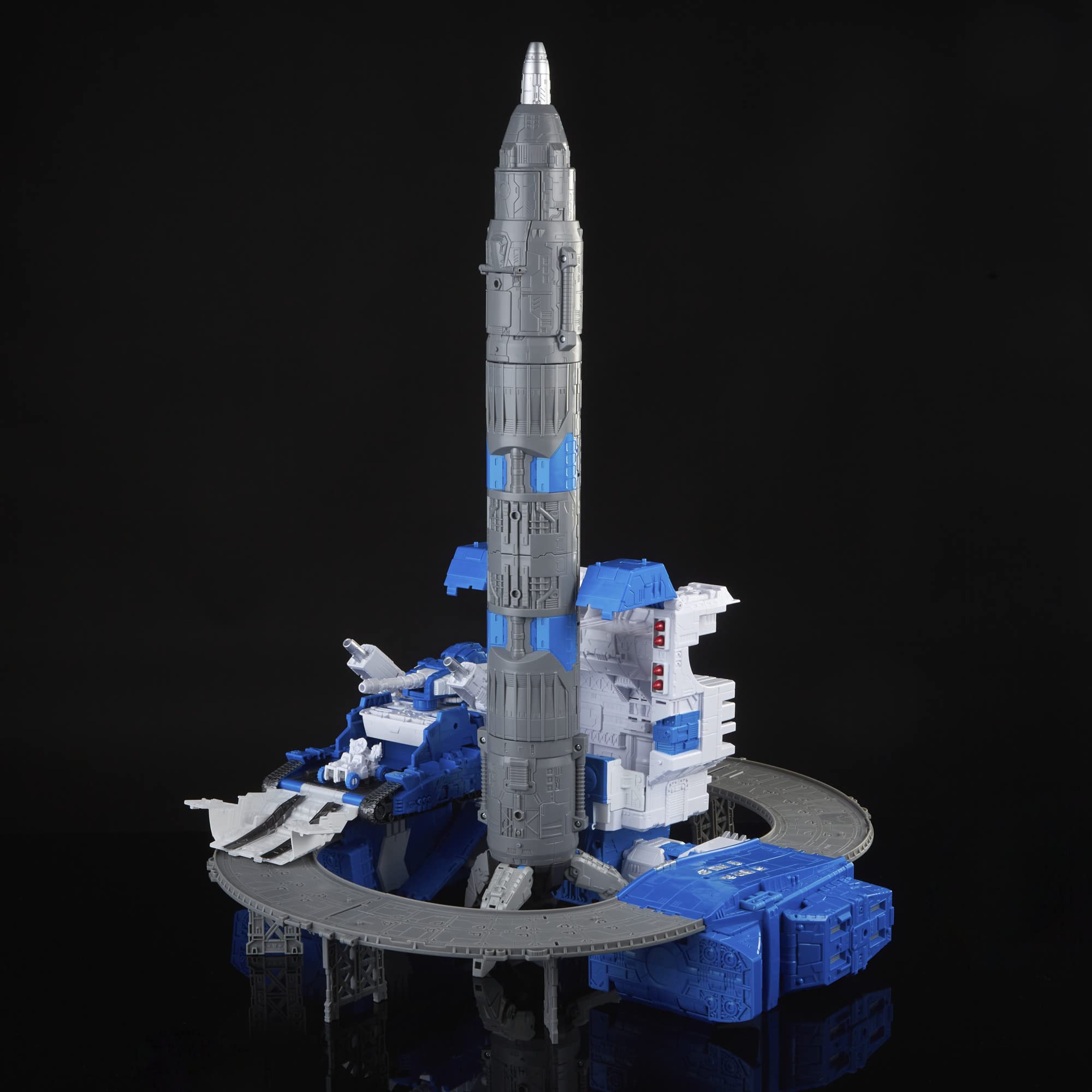 Transformers Generations Selects Legacy Evolution 24 Inch Titan Class Classic Transformers Guardian Robot and Lunar-Tread Action Figure with Hasbro Trademark