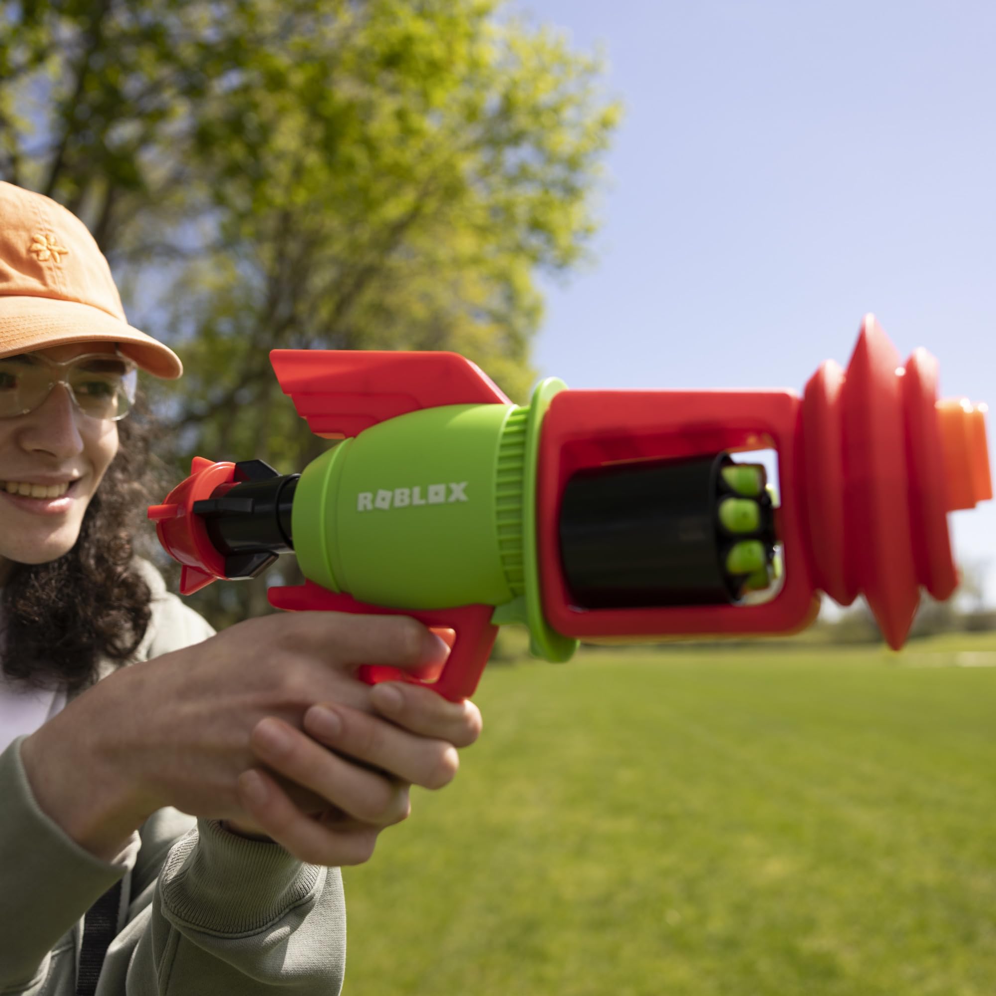 Nerf Roblox Build A Boat for Treasure: Spacelock Ray Blaster, Includes Code to Redeem Exclusive Virtual Item, 8 Elite Darts